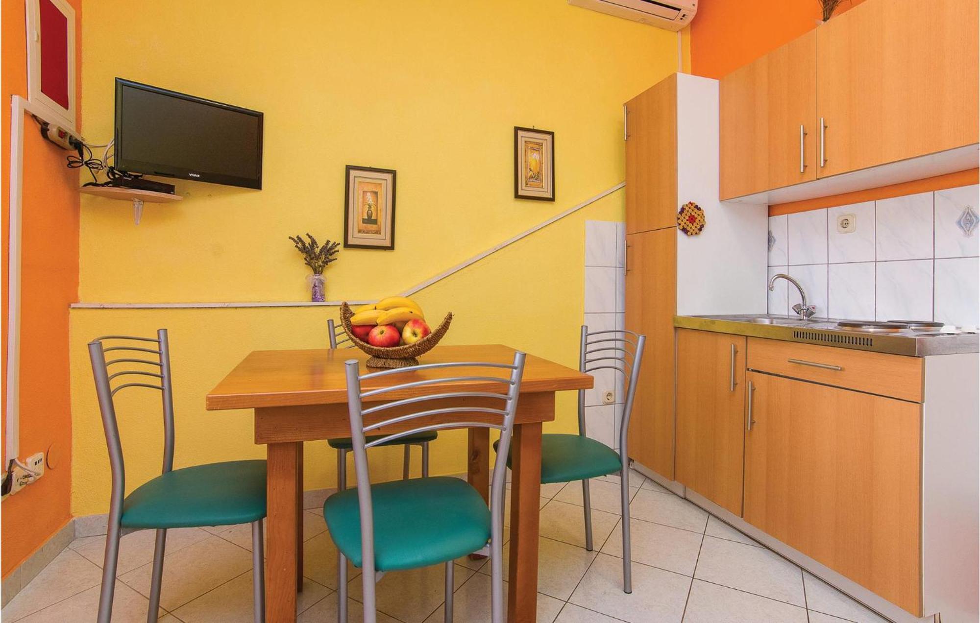 Pet Friendly Apartment In Pakostane With Kitchen Buitenkant foto