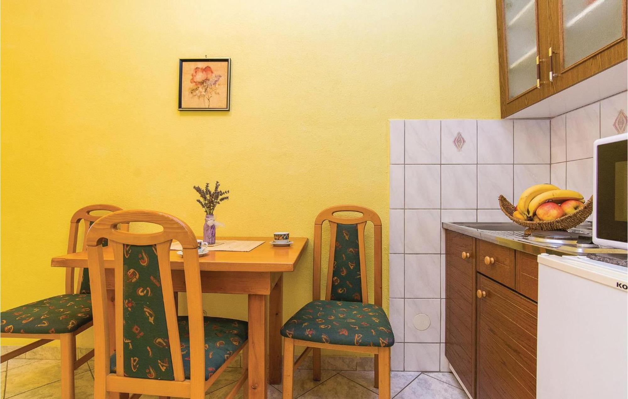 Pet Friendly Apartment In Pakostane With Kitchen Buitenkant foto