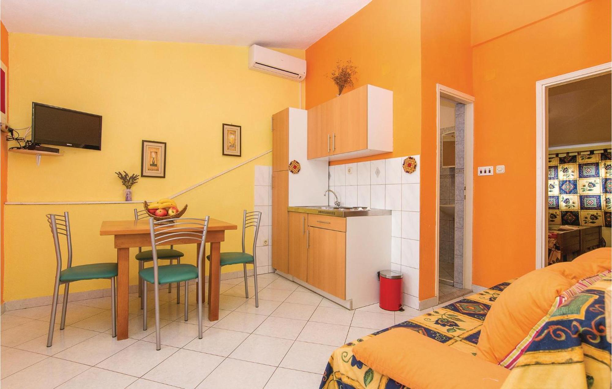 Pet Friendly Apartment In Pakostane With Kitchen Buitenkant foto