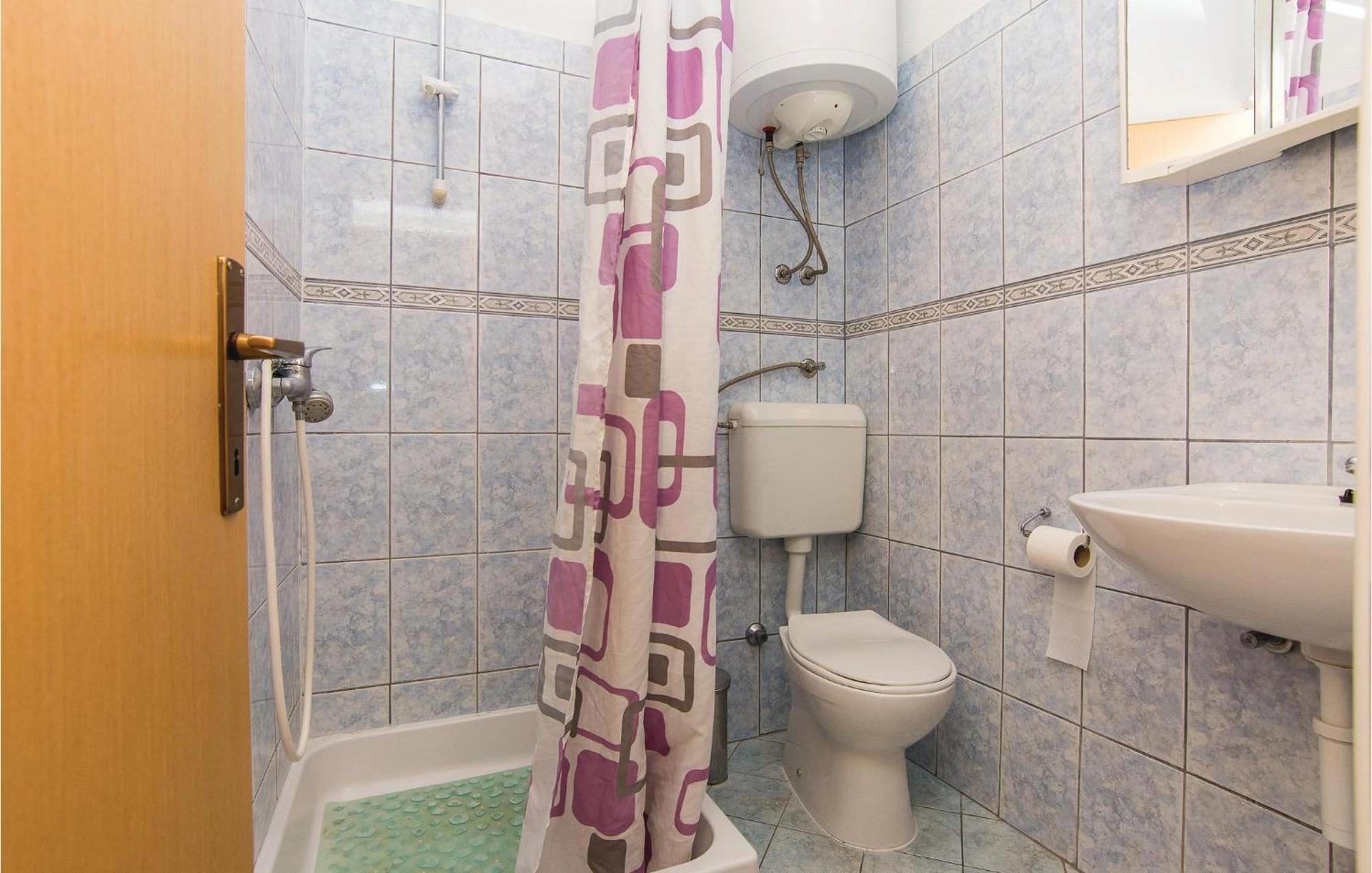 Pet Friendly Apartment In Pakostane With Kitchen Buitenkant foto