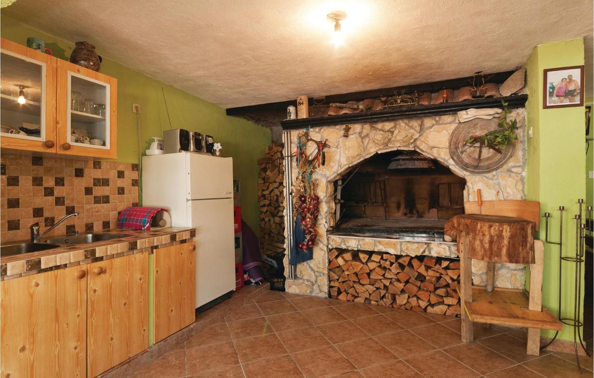 Pet Friendly Apartment In Pakostane With Kitchen Buitenkant foto