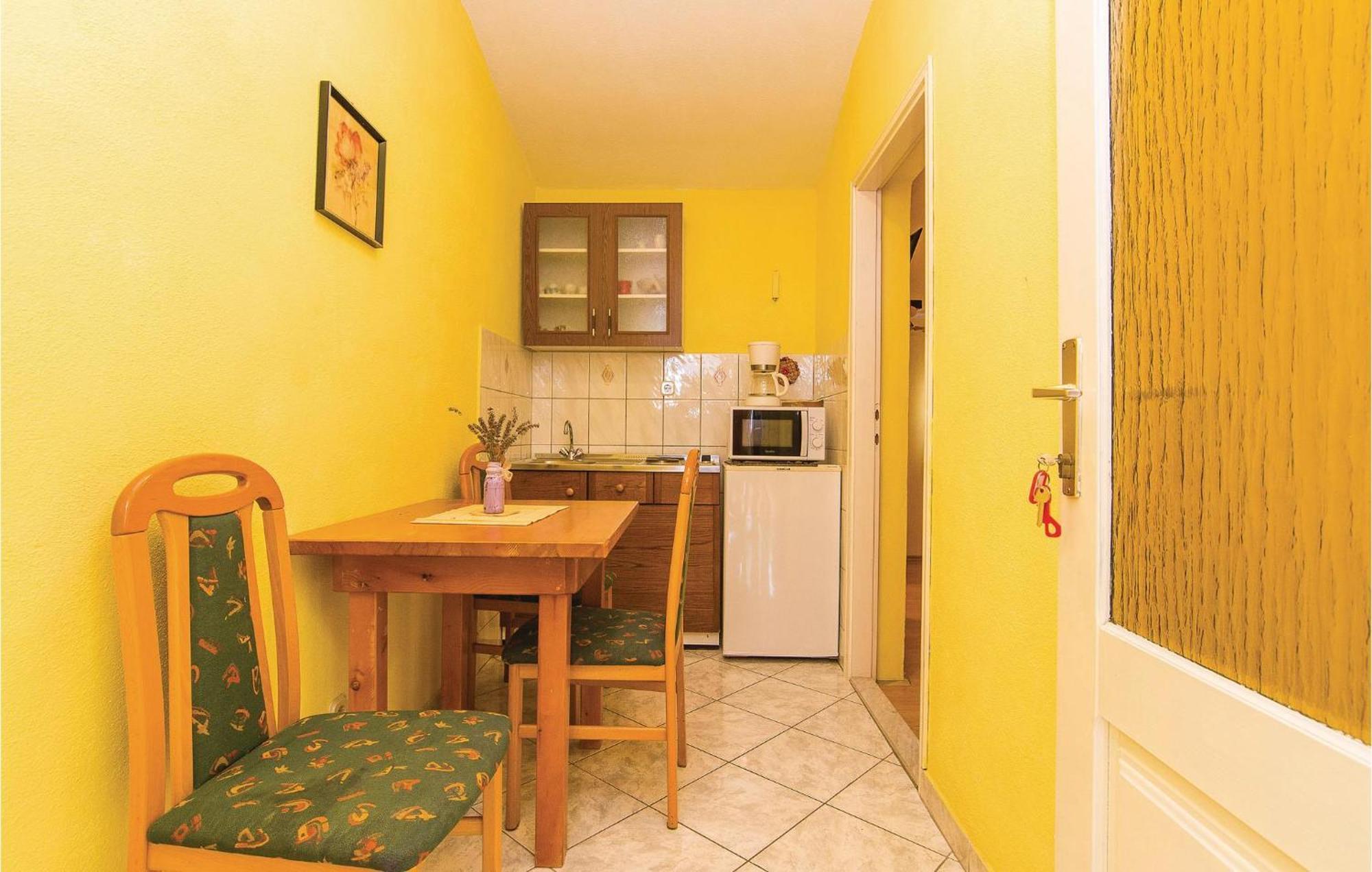 Pet Friendly Apartment In Pakostane With Kitchen Buitenkant foto